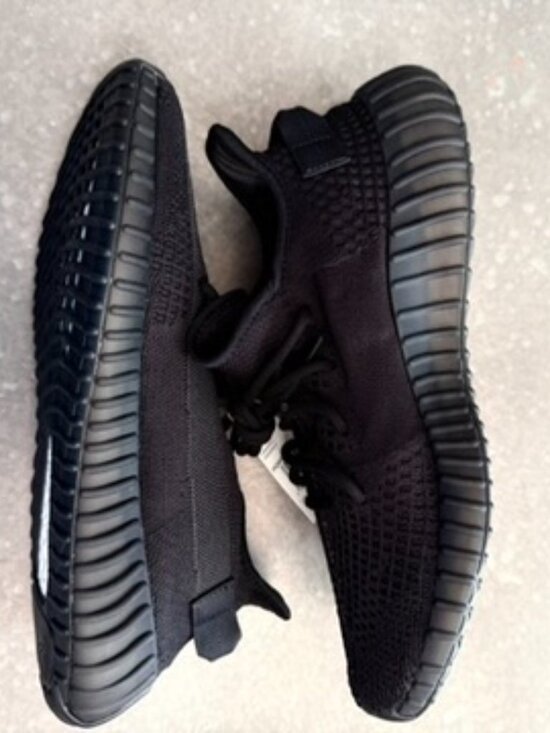 Adidas Yeezy Boost 350 V2 “Onyx” – Size 12 (Men’s) main image 9